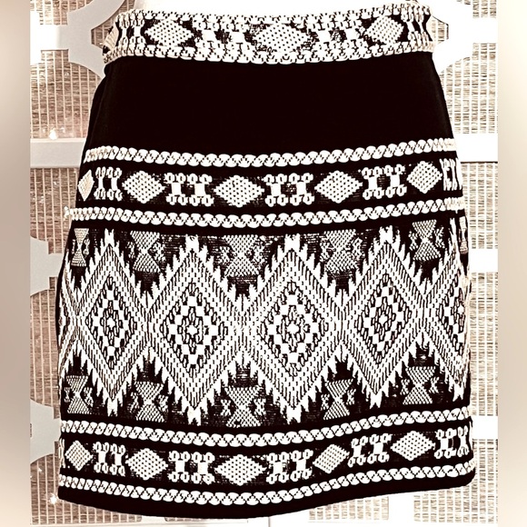 TOPSHOP SIZE 8 IVORY OFF WHITE BLACK SILVER SKIRT MINI MEDIUM - Picture 2 of 8